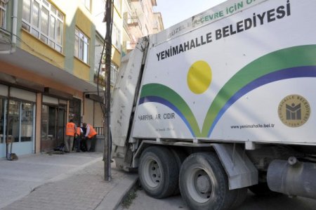 Anne ile oğlunun yaşadığı tek göz odadan 3 ton çöp çıktı