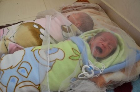 Anne karnında savaşla tanışan Suriyeli ikizlerin öyküsü