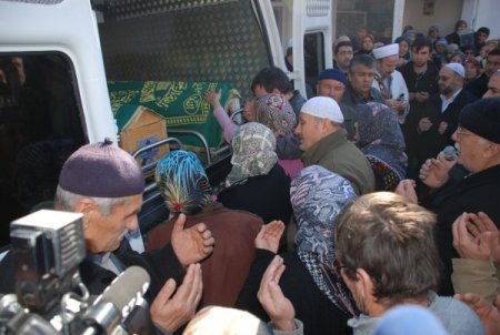 Anne ve 3 çocuğu yan yana toprağa verildi