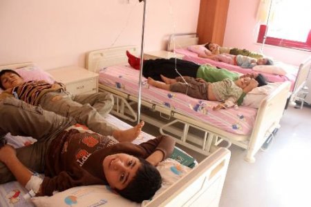 Anne Ve 6 Çocuğu Yedikleri Kavurmadan Zehirlendi