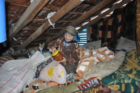 Anne Ve Engelli Oğlu Harabe Evde Yaşam Mücadelesi Veriyor