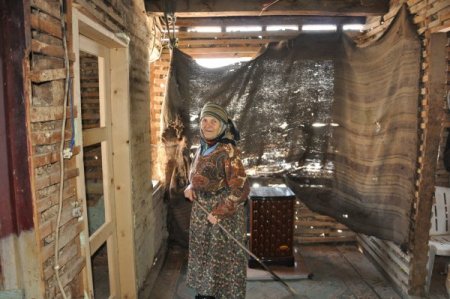 Anne Ve Engelli Oğlu Harabe Evde Yaşam Mücadelesi Veriyor