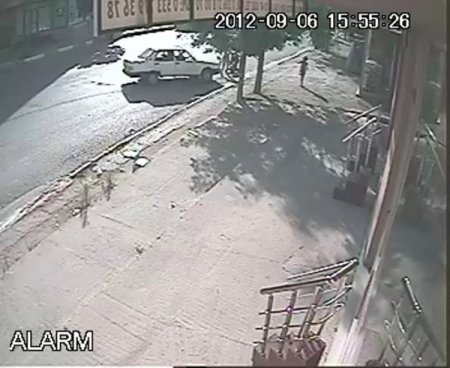 Anne ve pusetteki bebeğine böyle çarptı (Özel)