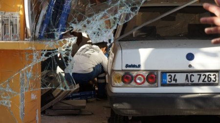 Anne ve pusetteki bebeğine böyle çarptı (Özel)