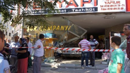 Anne ve pusetteki bebeğine böyle çarptı (Özel)