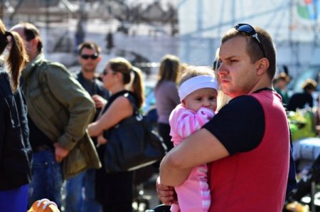 Anneler bebekleriyle eylem yaptı