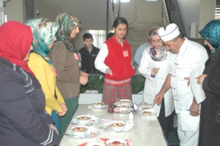 Anneler en güzel aşureyi yapmak için yarıştı