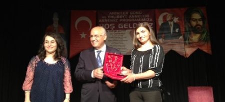 'Anneler Günü ve Ehlibeyt Anneleri' başlıklı konferans düzenlendi
