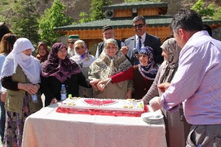 Anneler Günü'nde Sakal-ı Şerif açıldı