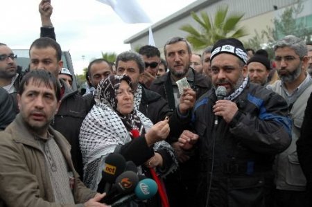 Anneler Yüzük Ve Küpelerini, Çocuklar Haçlık Ve Oyuncak Bebeklerini Filistin'e Gönderdi