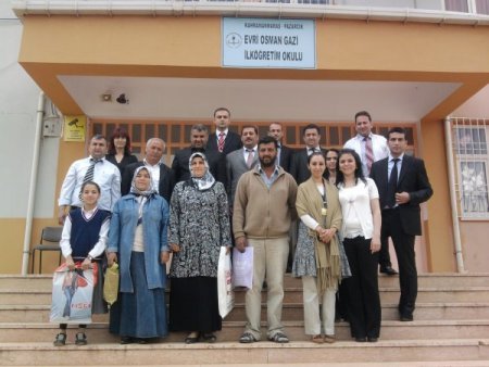 'Annem Okuyor Babam Yazıyor' Yarışmasında Kitap Okudular