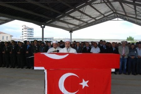 Annenin, şehit oğlunun arkasından acı feryadı: Beni bırakma İbo