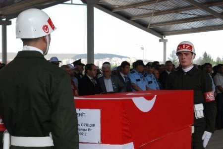 Annenin, şehit oğlunun arkasından acı feryadı: Beni bırakma İbo