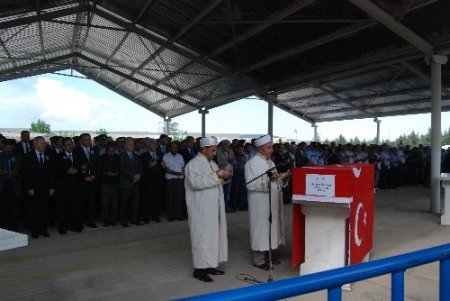 Annenin, şehit oğlunun arkasından acı feryadı: Beni bırakma İbo