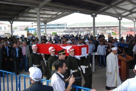 Annenin, şehit oğlunun arkasından acı feryadı: Beni bırakma İbo