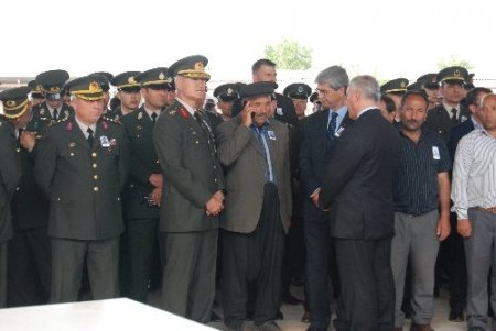 Annenin, şehit oğlunun arkasından acı feryadı: Beni bırakma İbo