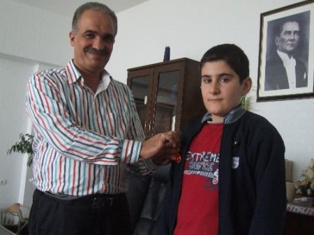 Annesi Adına Yaptırdığı Eğitim Kurumu, Annesinin Vefat Yıl Dönümünde Türkiye Birincisi Çıkardı