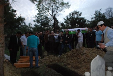 Annesine Helallik İsterken Sinir Krizi Geçirdi