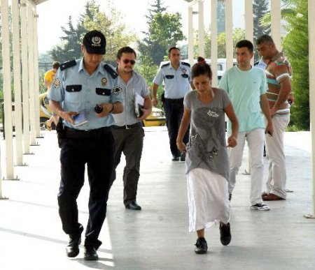 Annesini Bıçaklayan 12 Yaşındaki Kız Çocuğu: Tartıştık, Canım Sıkıldı Bıçakladım
