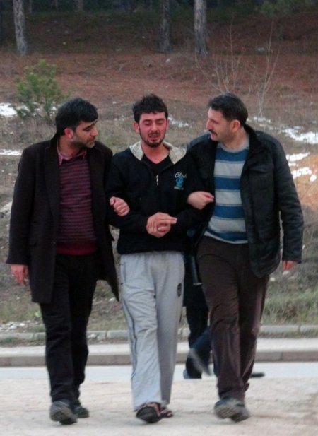 Annesini döven dayısını öldürdü