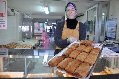 Annesiyle Hobi Olarak Yaptığı Afyon’un Mercimekli Bükmesini Dünya Tanıttı