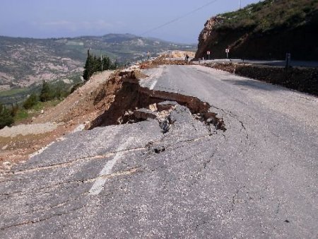 Antakya-altınözü Karayolu İlk Yağışta Çöktü