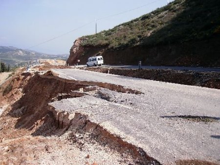 Antakya-altınözü Karayolu İlk Yağışta Çöktü