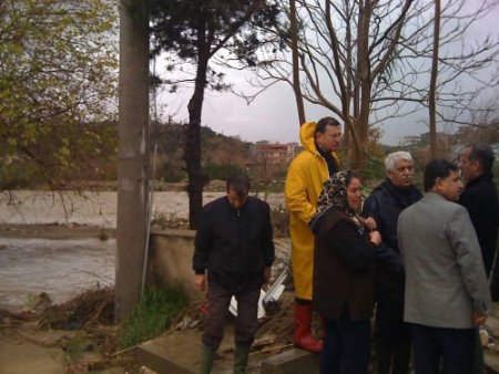 Antakya Belediye Başkanı Savaş, Selde Hayatını Kaybeden Vatandaşın Ailesini Ziyaret Etti