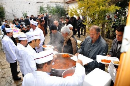 Antakya Belediyesi 2 Ayrı Noktada Her Gün İftar Yemeği Verecek