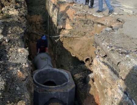 Antakya'da Kanal Döşeme Çalışmaları Hız Kazandı
