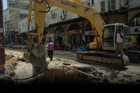 Antakya'da Kanalizasyon Kazısında Helenistik Çağa Ait Eserler Gün Yüzüne Çıkıyor