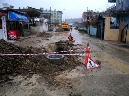 Antakya’da Yağmur Suyu Kanalı Döşeme Çalışmaları Başladı