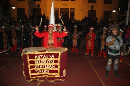 Antakyalılar Yeni Yıla Mehteran Takımının Çaldığı Marşlarla Girdi
