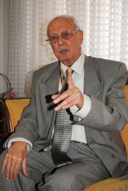 Antalya Aksu Köy Enstitüsü'nün ilk mezunu öğretmen Nuri Cengiz vefat etti