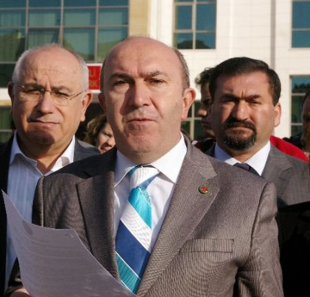 Antalya Barosu, Adliye Otoparkının Avukatlara Ücretli Yapılmasını İnsan Haklarına Aykırı Buldu