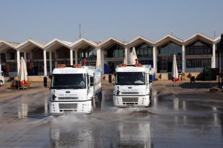 Antalya Büyükşehir Belediyesi ekipleri toptancı halini baştan sona yıkadı