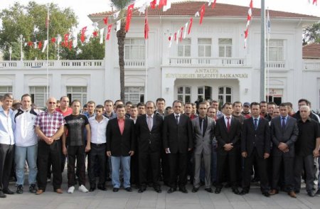 Antalya Büyükşehir Belediyesi'nde çalışan güvenlikçiler maaş eylemi yaptı