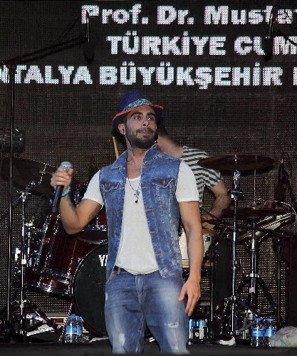 Antalya Gençlik Şenliği Gökhan Türkmen konseriyle başladı
