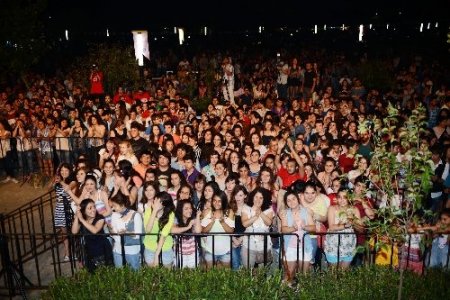 Antalya Gençlik Şenliği Gökhan Türkmen konseriyle başladı