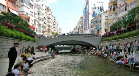 ‘Antalya Güllük Caddesi'nin ortasından nehir geçsin’ önerisi