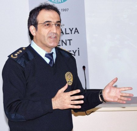 ‘Antalya Güllük Caddesi'nin ortasından nehir geçsin’ önerisi