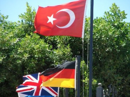 Antalya Valiliği, Türk Bayrağının Estetik Görünümü İçin Denetleme Başlattı