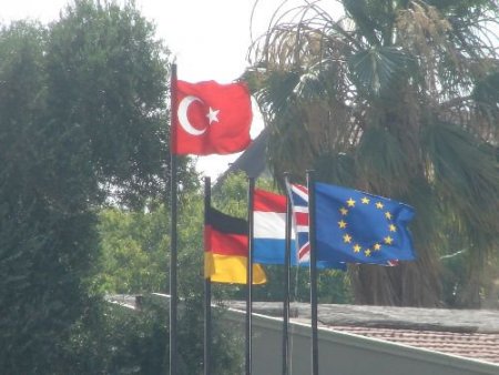 Antalya Valiliği, Türk Bayrağının Estetik Görünümü İçin Denetleme Başlattı