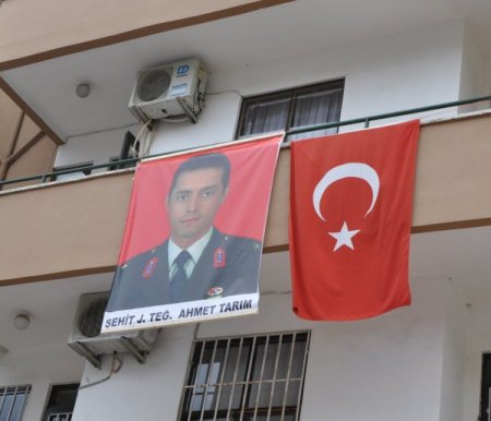 Antalya Valisi Altıparmak, Şehit Ailesini Ziyaret Etti