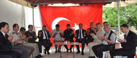 Antalya Valisi Altıparmak, Şehit Ailesini Ziyaret Etti