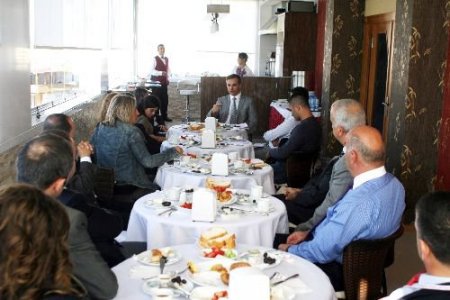 Antalya'da 112 Ambulansları Vakalara Türkiye Ortalamasından Daha Geç Gidiyor