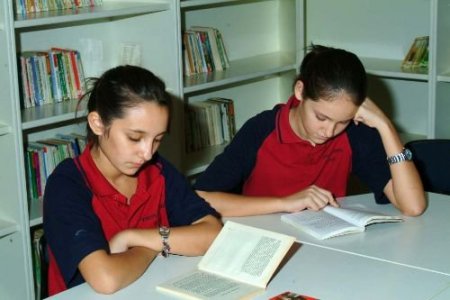 Antalya'da 200 Bin Öğrenci Bakanlığı'nın Belirlediği 100 Eserden Sınava Girecek