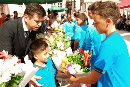 Antalya’da 410 bin öğrenci ders başı yaptı, yollar yetersiz kaldı