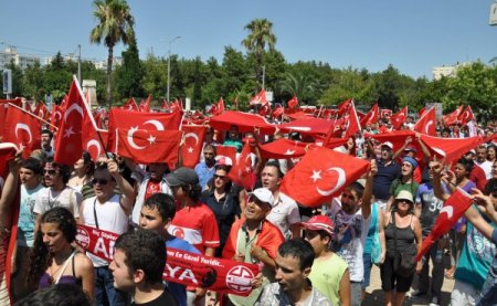 Antalya’da 44 Derece Sıcaklıkta Teröre Lanet Yürüyüşü