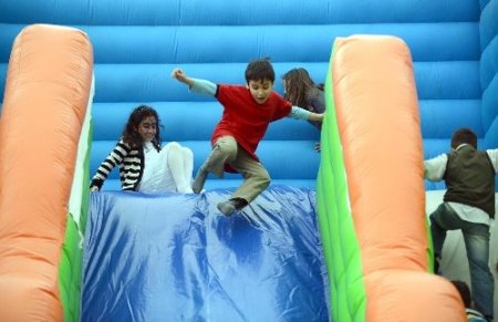 Antalya’da çocuk ve oyun şenliği büyük coşkuya sahne oluyor